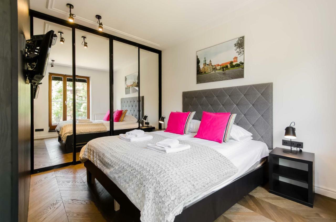 Central Kazimierz Apartment With Balcony Krakow Bagian luar foto